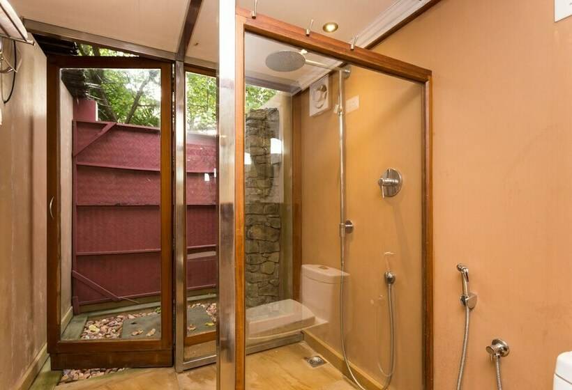 استراحتگاه Azure Tides Marari