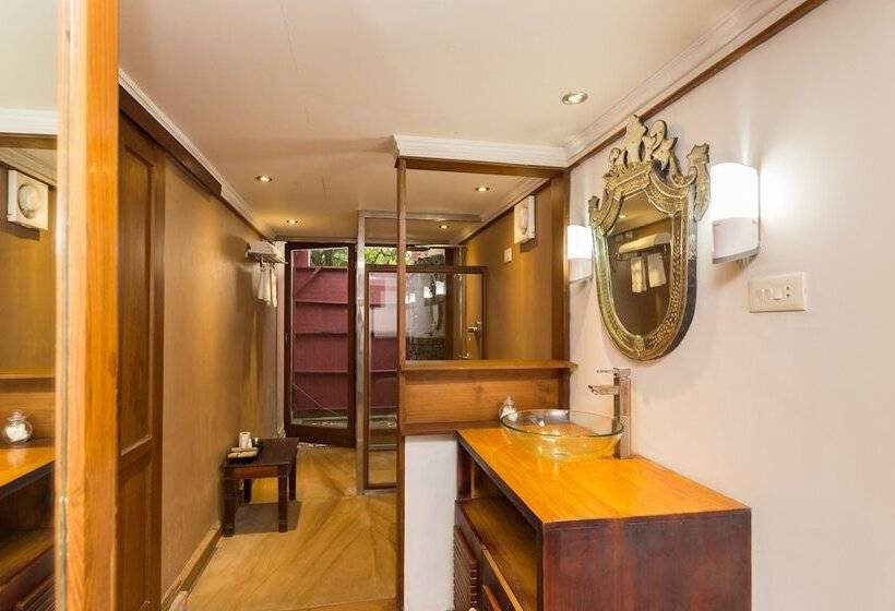 استراحتگاه Azure Tides Marari