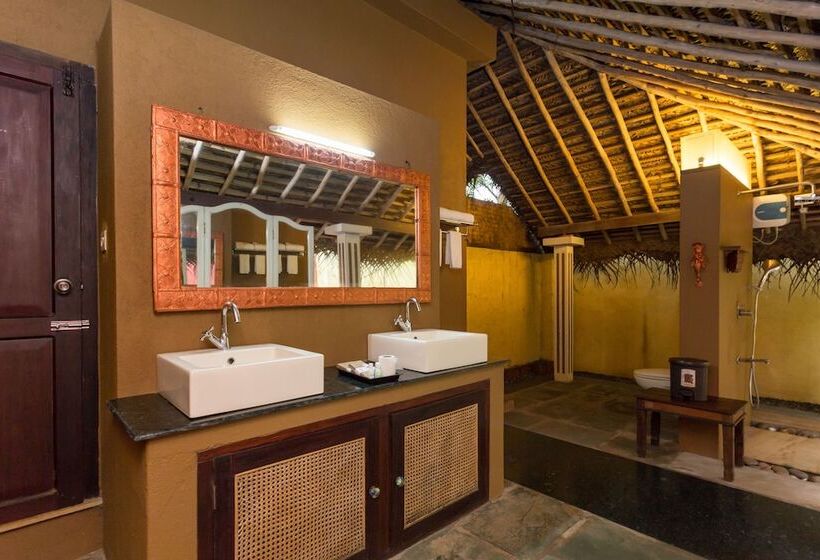 استراحتگاه Azure Tides Marari