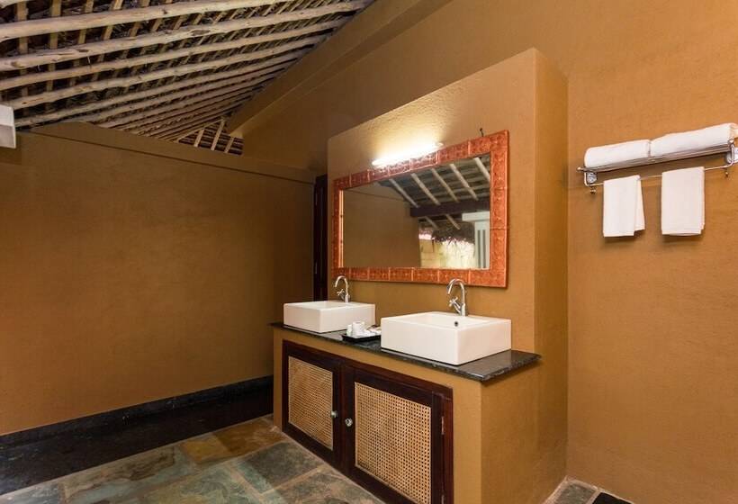 استراحتگاه Azure Tides Marari