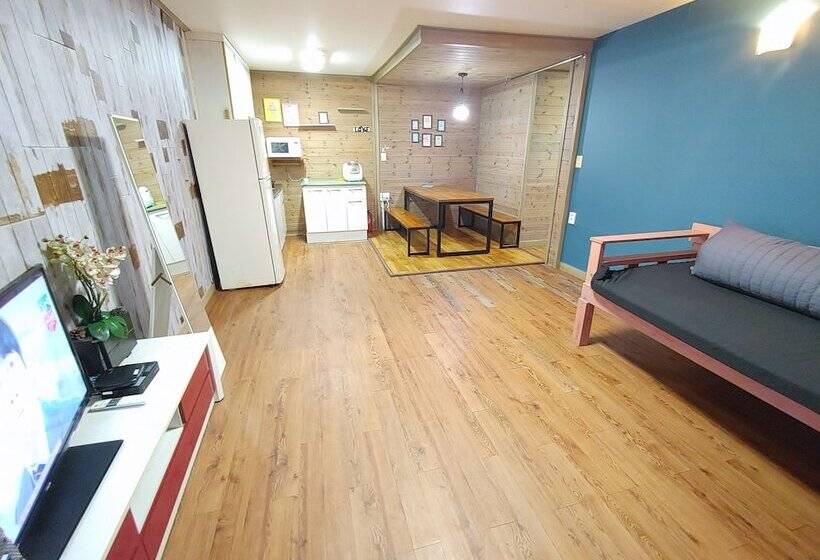 Salmon Village Pension