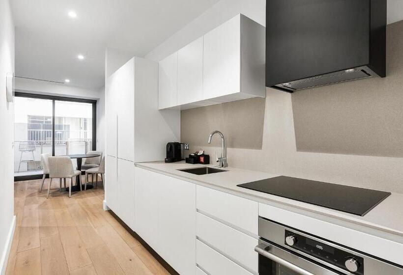 Tyrian Albert Park Lake