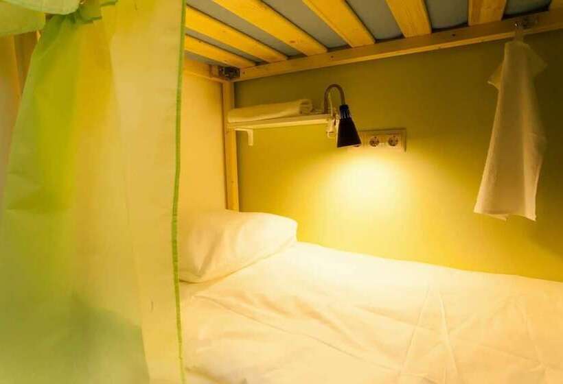 «very Center» Hostel