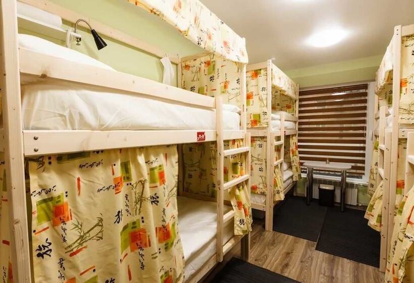 «very Center» Hostel