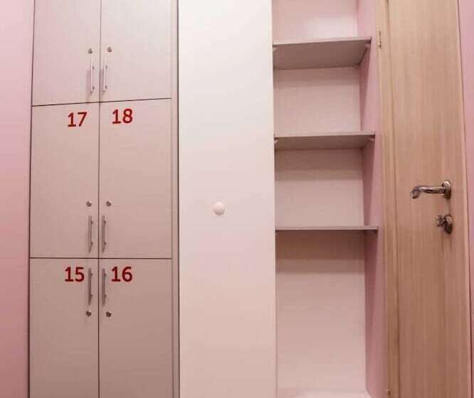 «very Center» Hostel