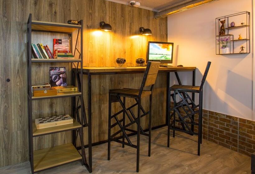 «very Center» Hostel