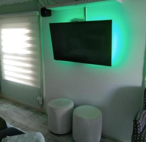 تختخواب و صبحانه Mitchell S Guesthouse