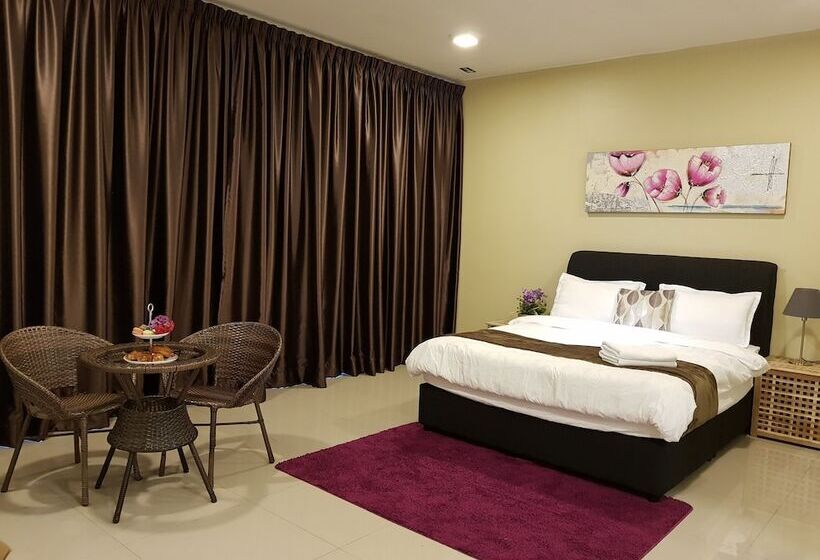 Euzmo Residences At Trefoil