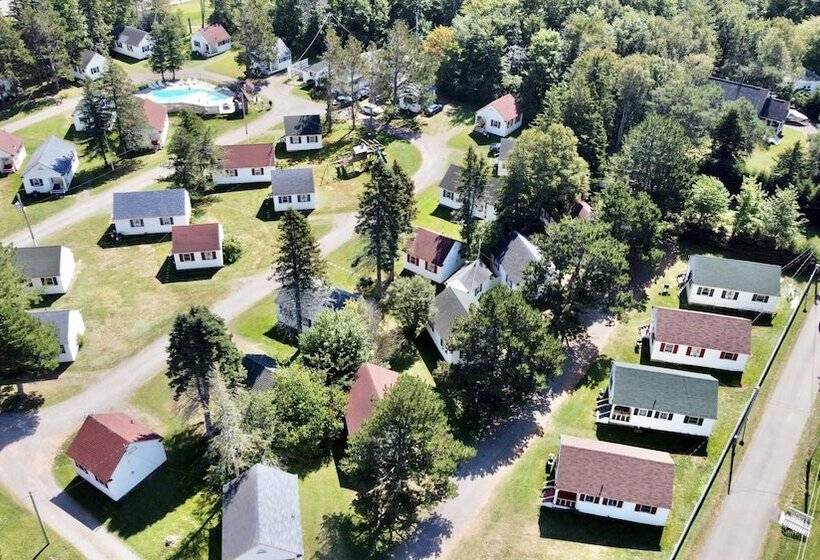 Green Gables Bungalow Court