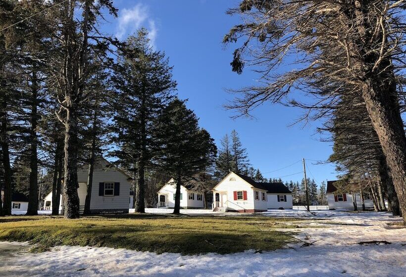 Green Gables Bungalow Court