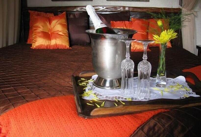 בית מלון כפרי Amanzingwe Lodge Conference Centre & Spa