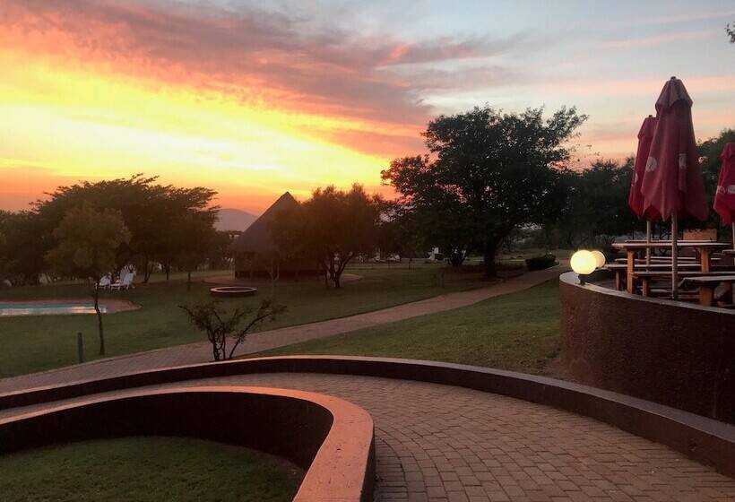 בית מלון כפרי Amanzingwe Lodge Conference Centre & Spa