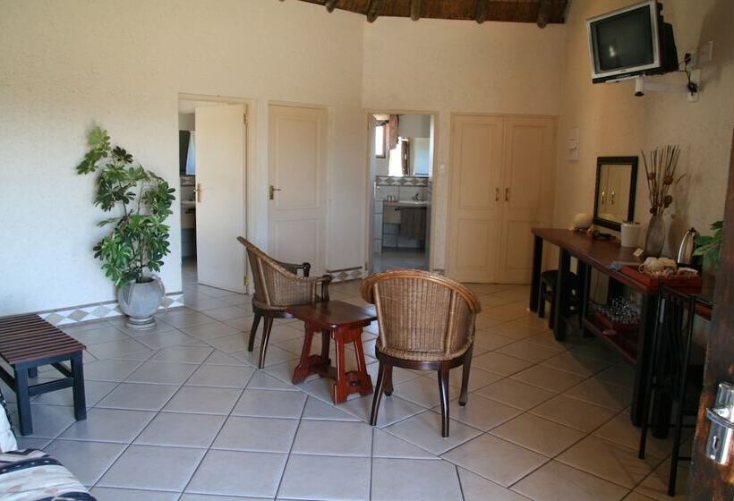 בית מלון כפרי Amanzingwe Lodge Conference Centre & Spa