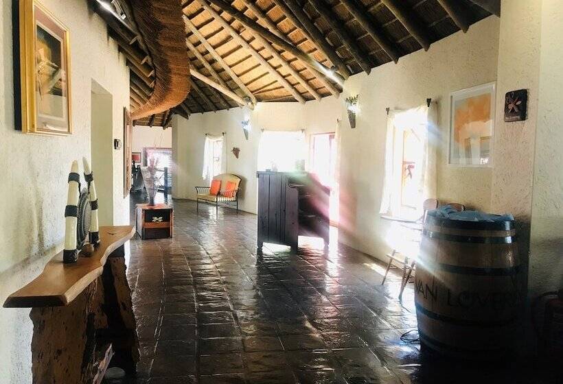 בית מלון כפרי Amanzingwe Lodge Conference Centre & Spa