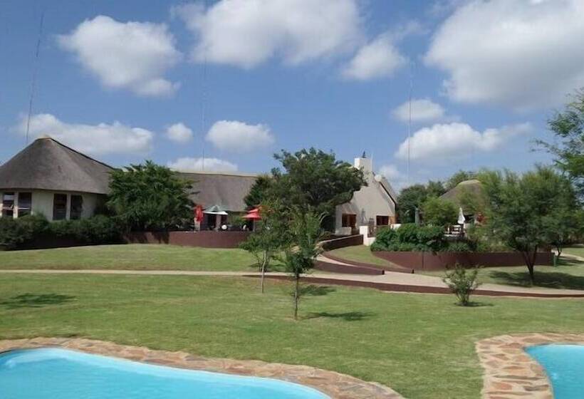 בית מלון כפרי Amanzingwe Lodge Conference Centre & Spa