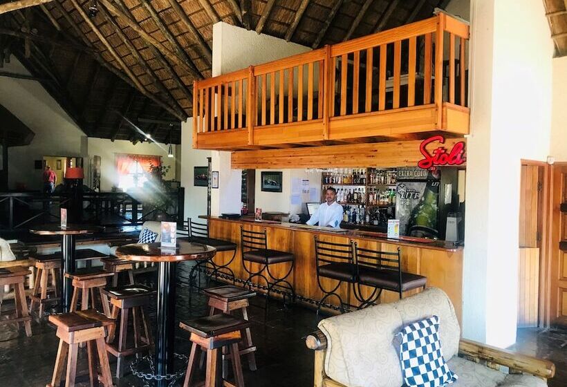 בית מלון כפרי Amanzingwe Lodge Conference Centre & Spa