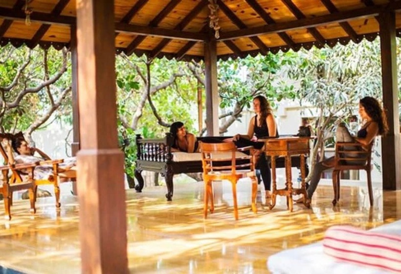 בית מלון כפרי Amritara Aura Resort & Spa