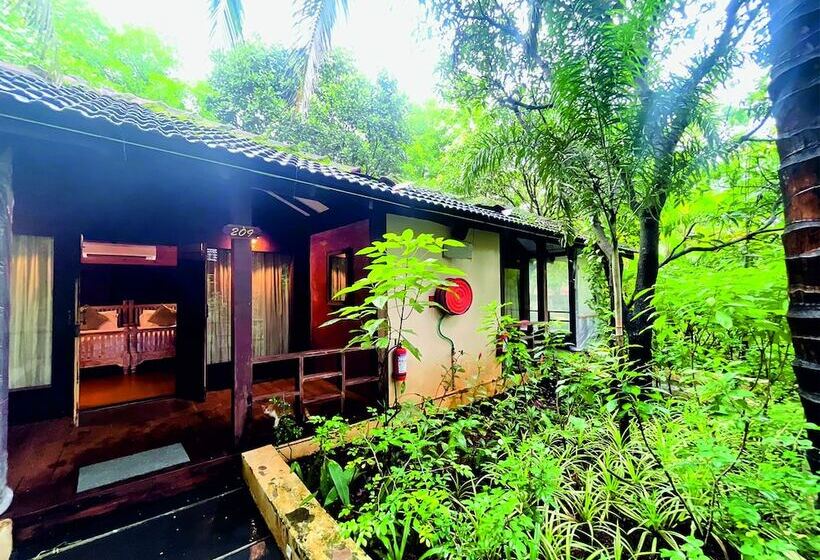 בית מלון כפרי Amritara Aura Resort & Spa