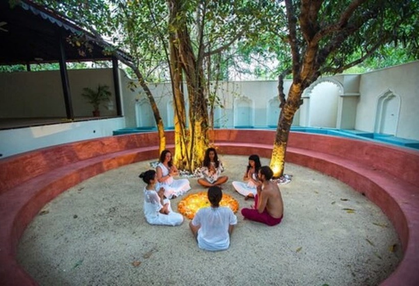 בית מלון כפרי Amritara Aura Resort & Spa