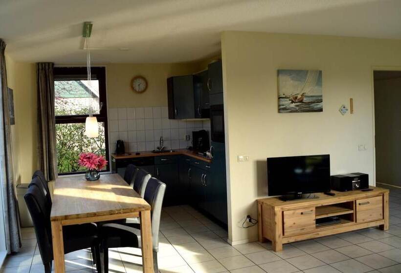 فندق Vakantiepark Hof Van Zeeland