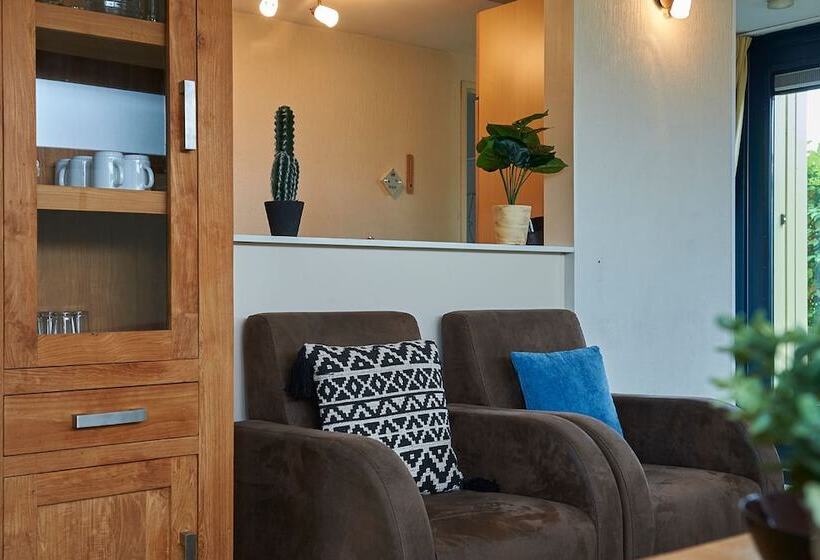 فندق Vakantiepark Hof Van Zeeland