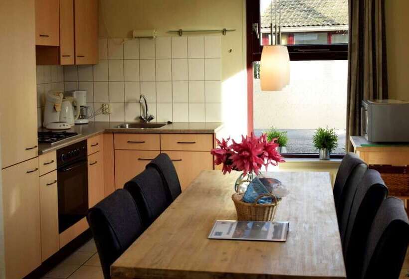 فندق Vakantiepark Hof Van Zeeland
