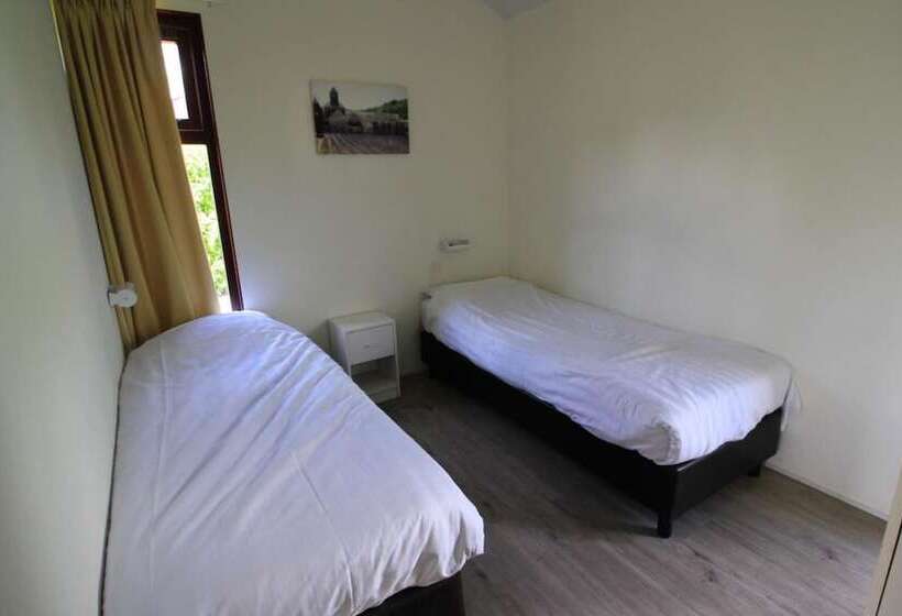 فندق Vakantiepark Hof Van Zeeland