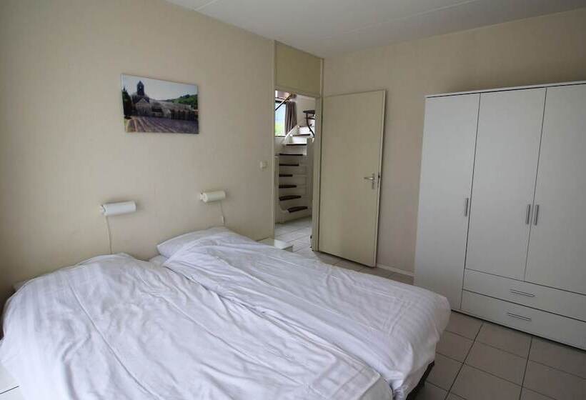 فندق Vakantiepark Hof Van Zeeland