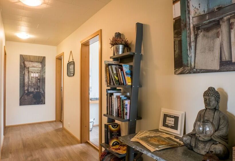 هتل Farmhouse Lodge