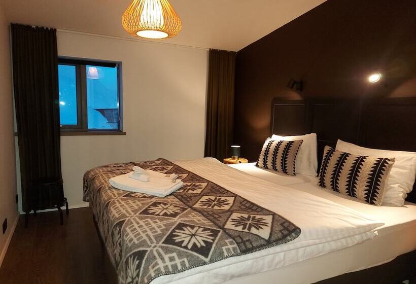 هتل Farmhouse Lodge