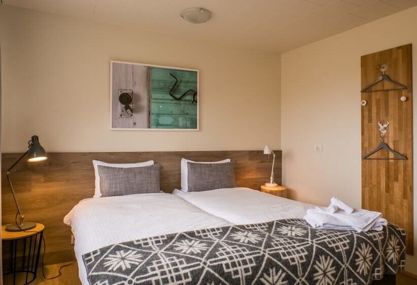 هتل Farmhouse Lodge