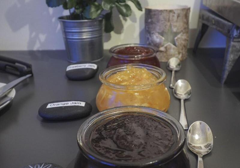 هتل Farmhouse Lodge