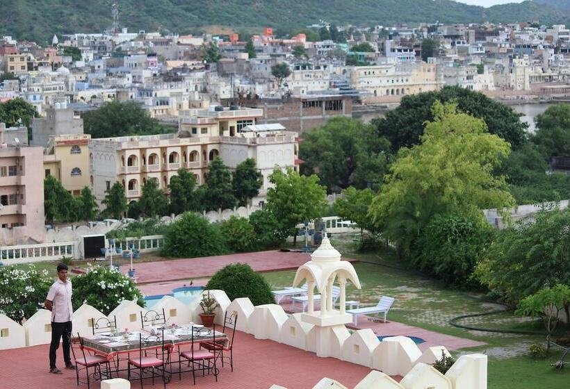 هتل Gulaab Niwaas Palace