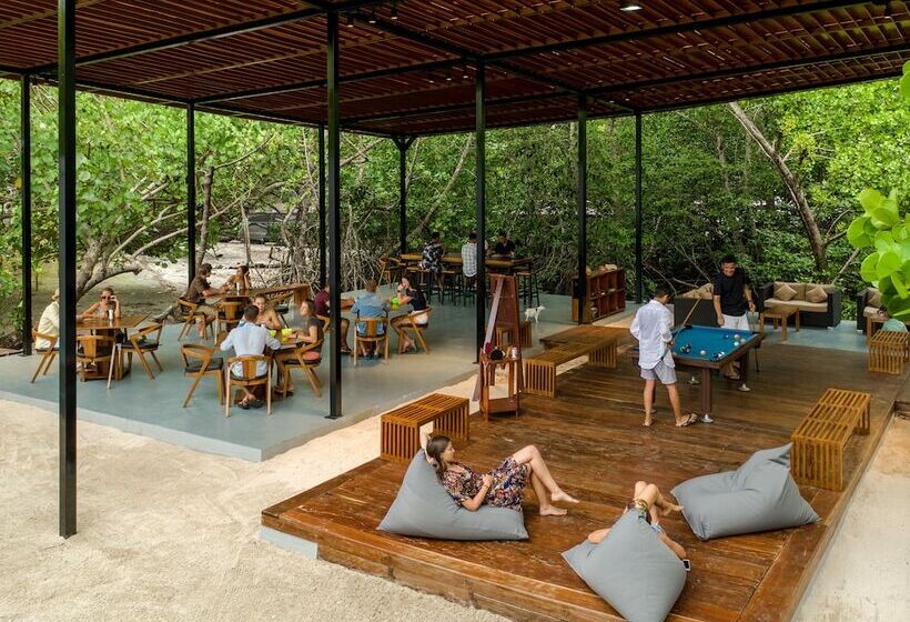 هتل Meridian Adventure Marina Club & Resort