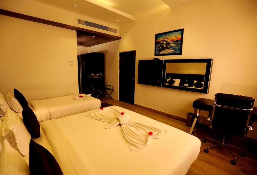 Отель Queens Inn