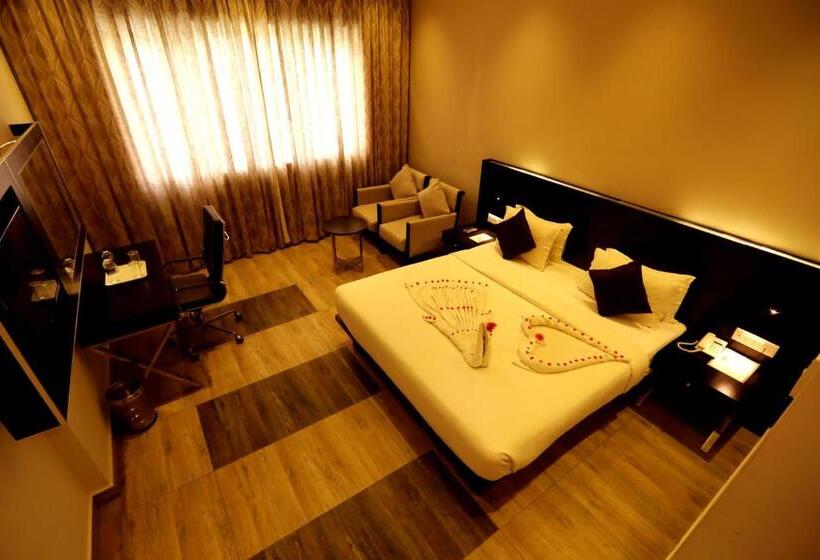 Отель Queens Inn