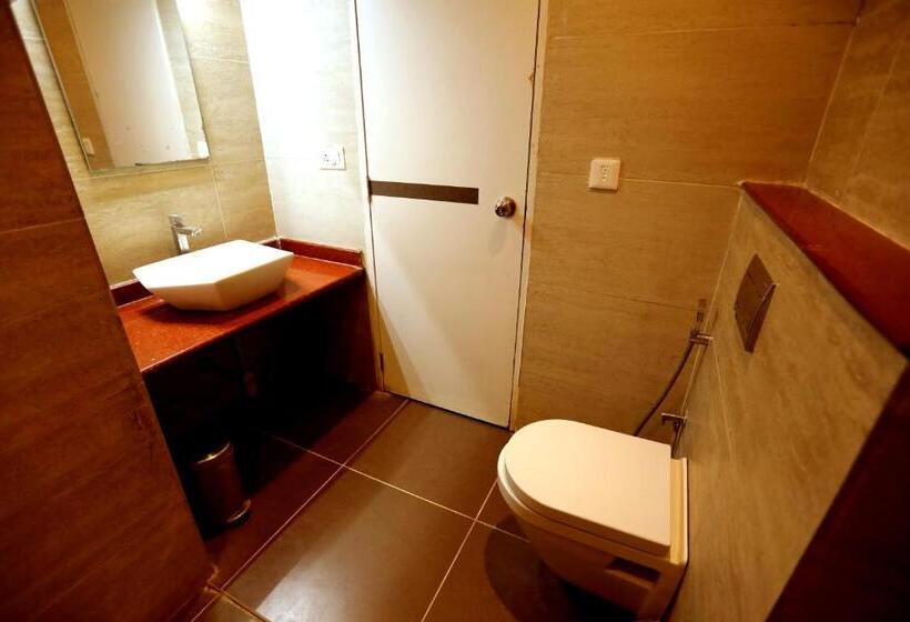 Отель Queens Inn