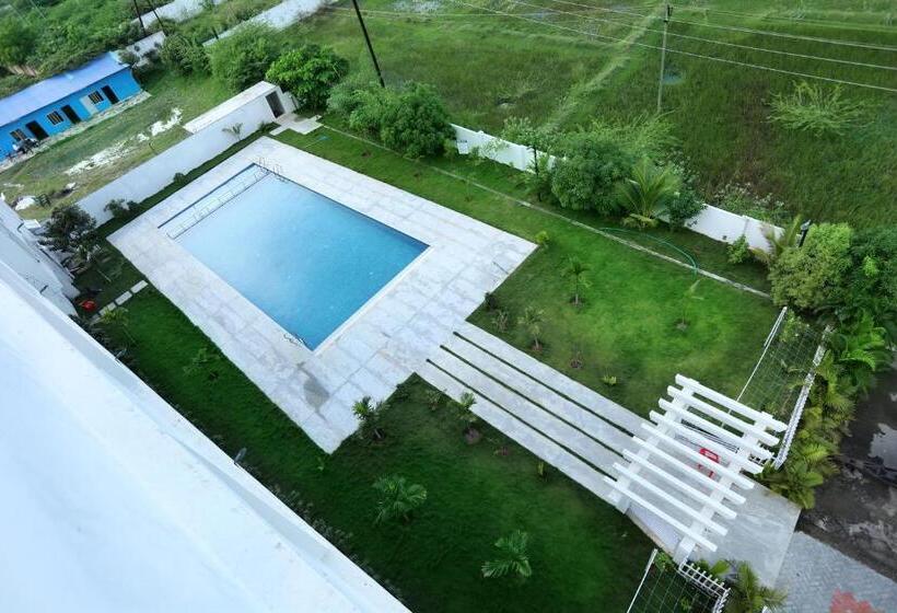 Отель Queens Inn