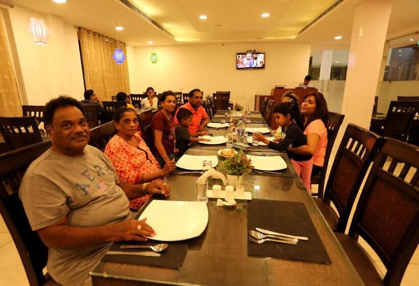 Отель Queens Inn