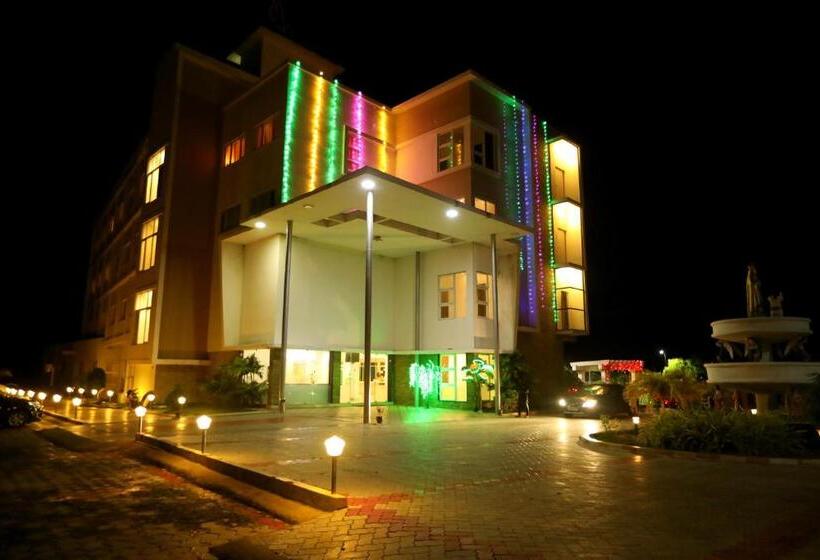 Отель Queens Inn