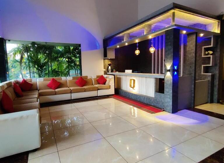 Отель Queens Inn