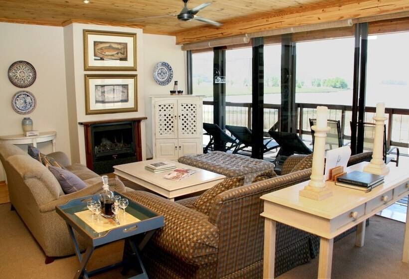 בית מלון כפרי Sani Valley Nature Lodges