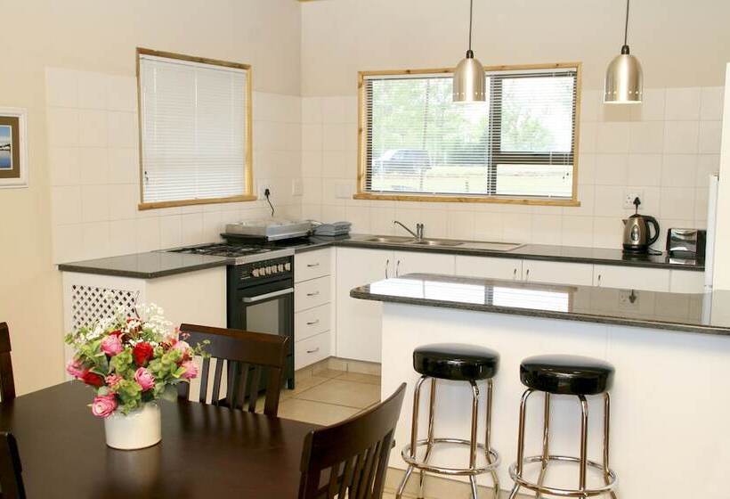 בית מלון כפרי Sani Valley Nature Lodges