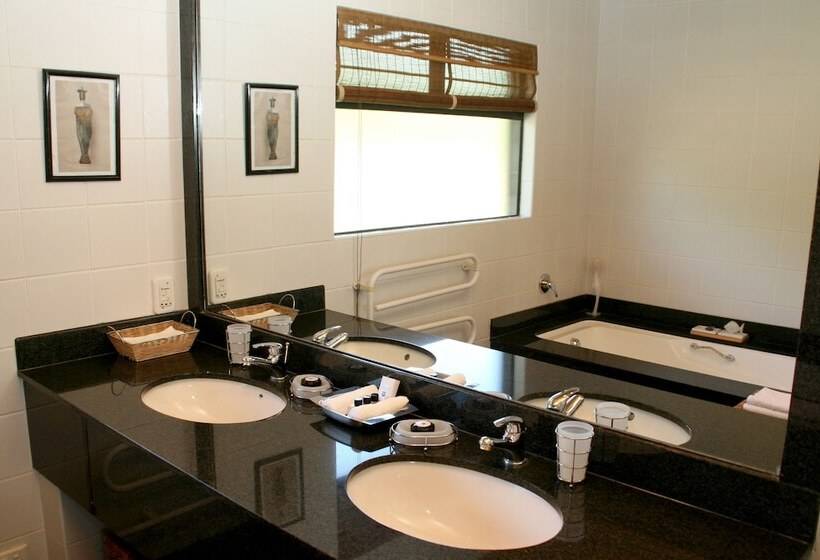 בית מלון כפרי Sani Valley Nature Lodges