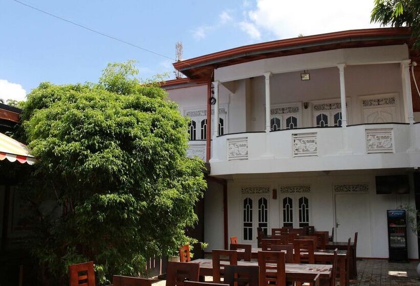 فندق Traveller's Lodge