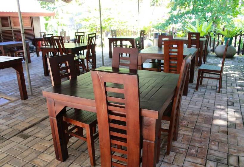 فندق Traveller's Lodge