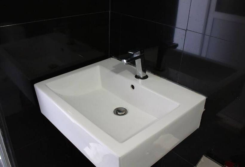 فندق Traveller's Lodge