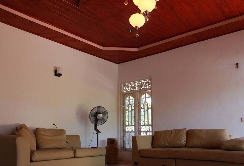 فندق Traveller's Lodge