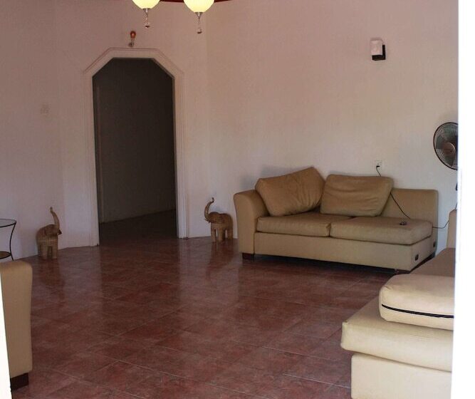 فندق Traveller's Lodge