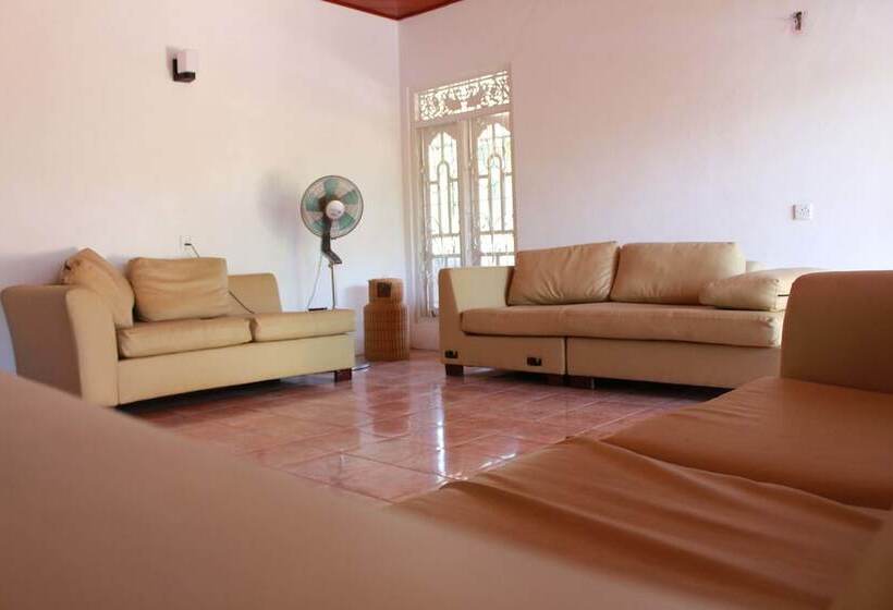 فندق Traveller's Lodge